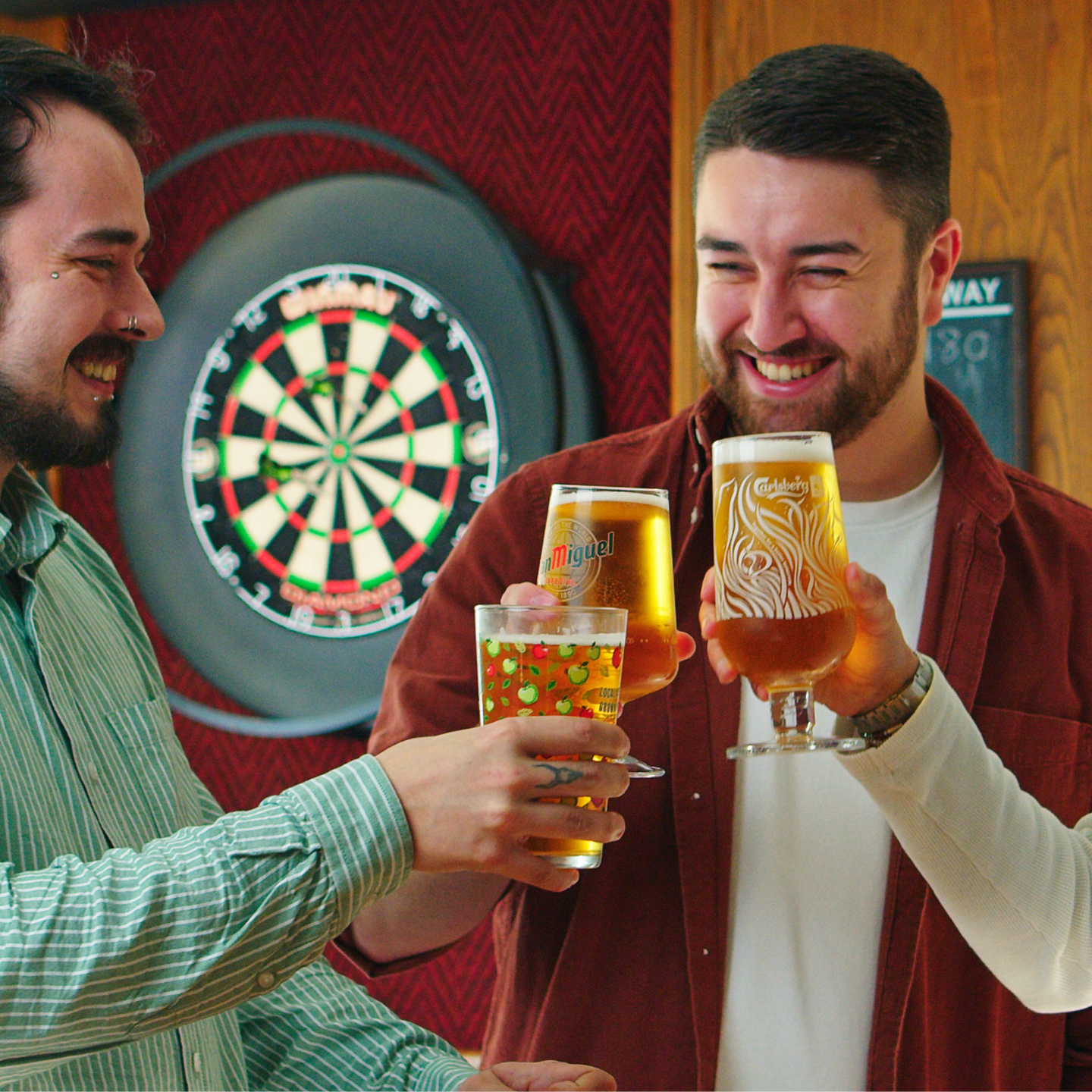 Raise a glass This Father's Day at The Ship & Castle in Caernafon!